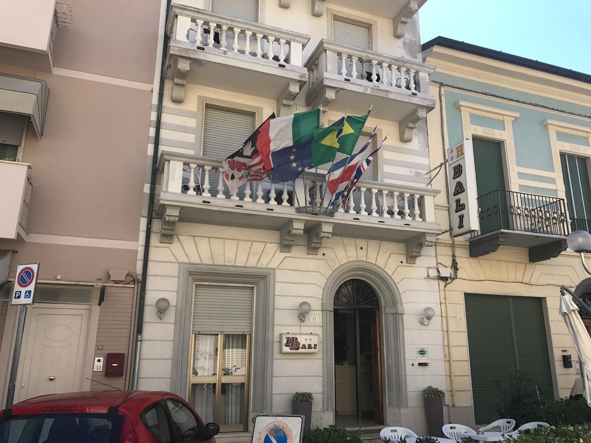 Hotel Bali Viareggio Bagian luar foto