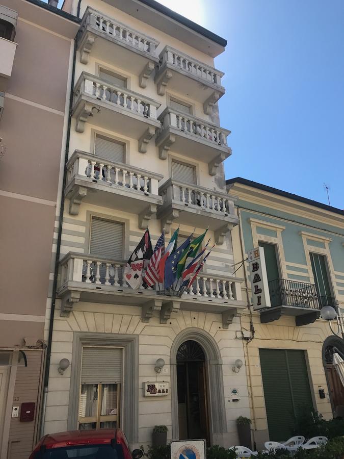 Hotel Bali Viareggio Bagian luar foto