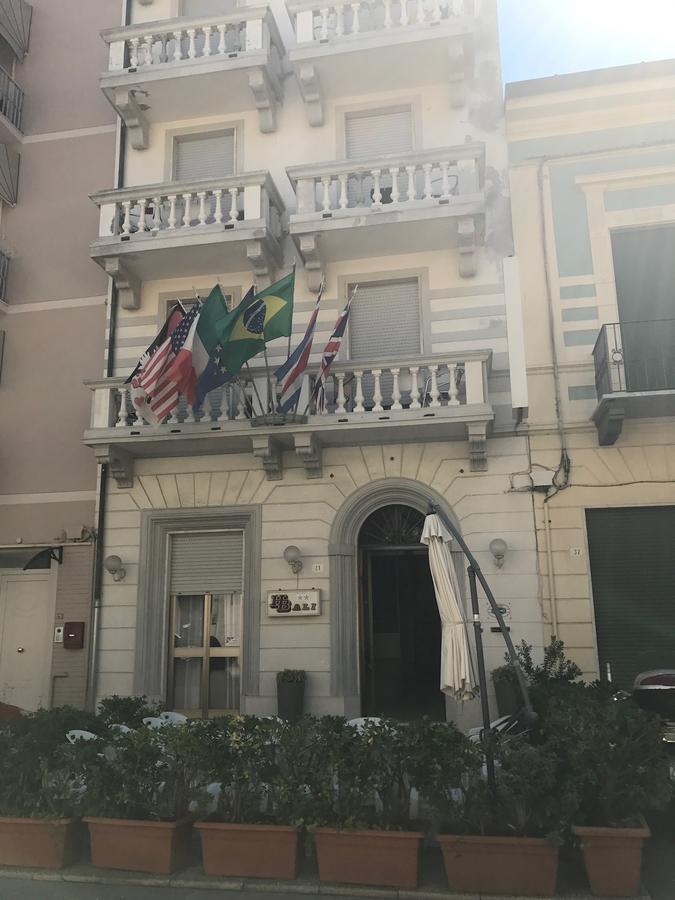Hotel Bali Viareggio Bagian luar foto
