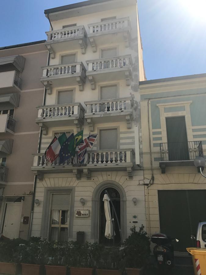 Hotel Bali Viareggio Bagian luar foto